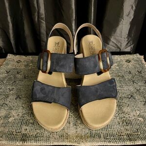 Mephisto sling back wedge sandal with buckle and adjustable straps size 37